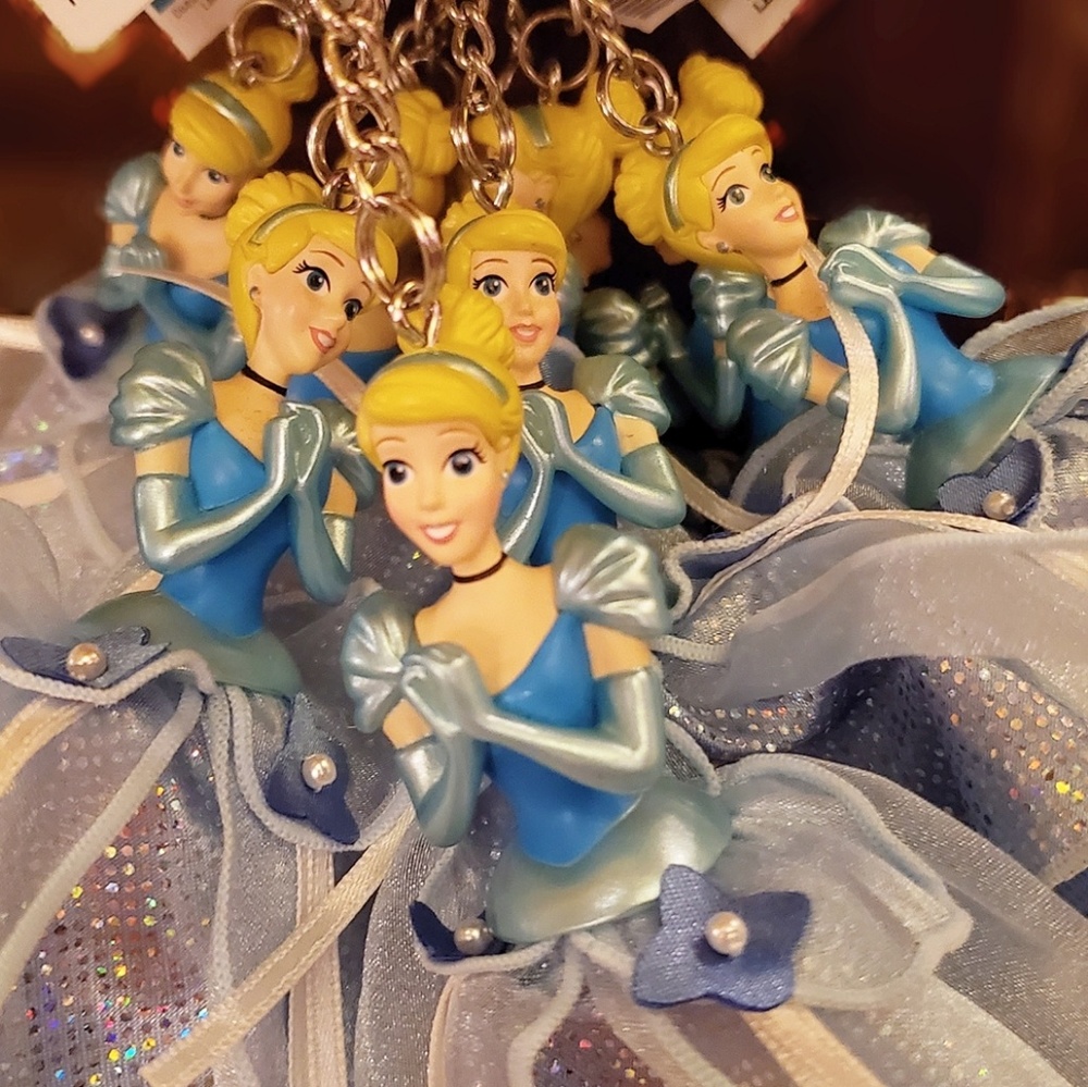 DISNEY PARKS CINDERELLA TULLE DRESS KEYCHAIN - Picture 3 of 4